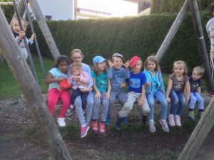 Fam-Ferien 2018 Kinder auf Schaukel